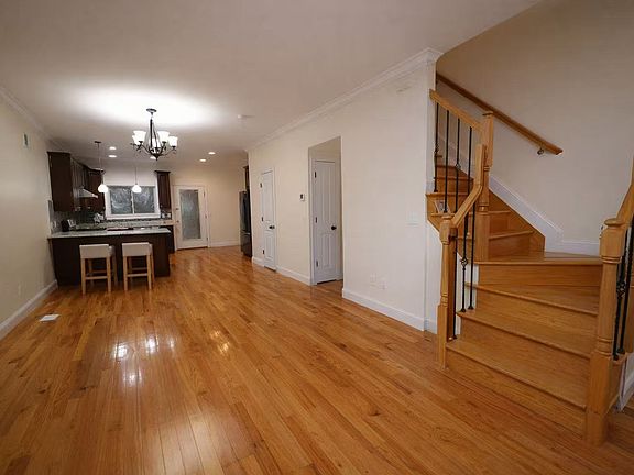 3rd image of 20 Bamberger Ln