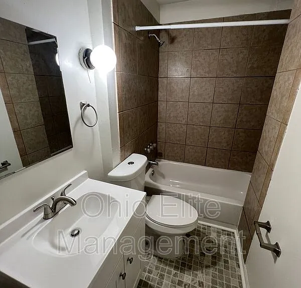 810 Reinhard Ave — Photo 6