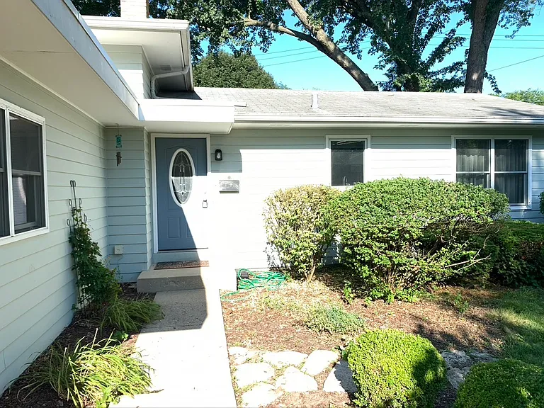 1126 Laurel Ln — Photo 19