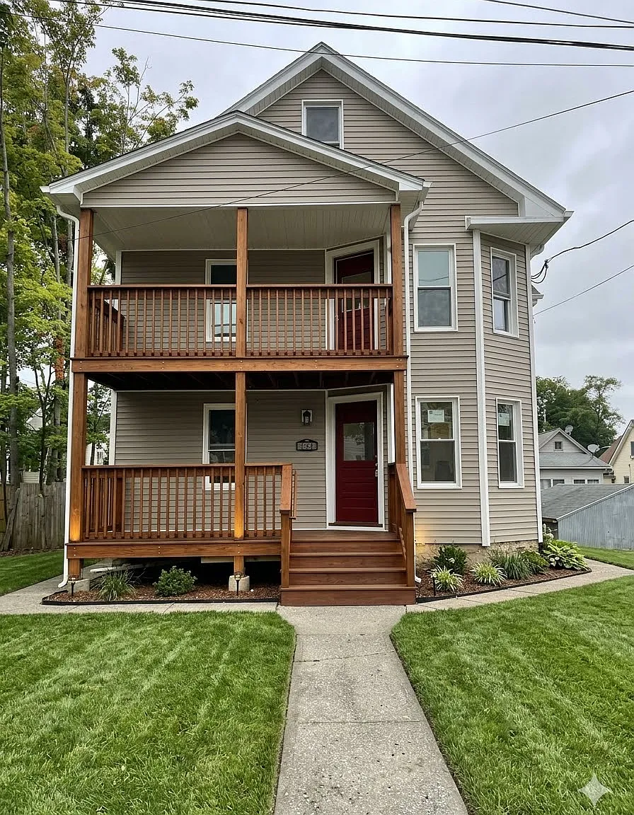 4 bed, 1000 sqft, $2,300 — Photo 2