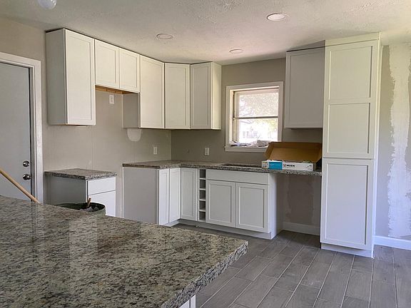 5th image of 9219 Kostelnik St