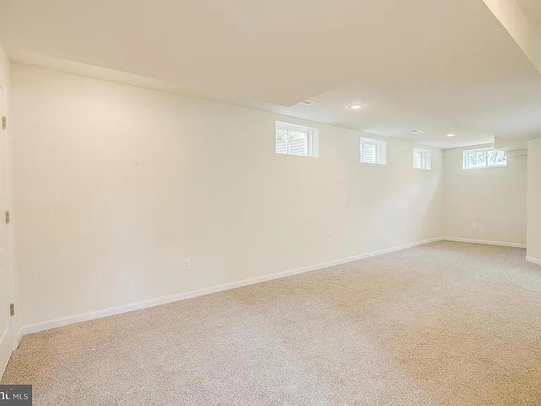 1002 Aquia Dr — Photo 13