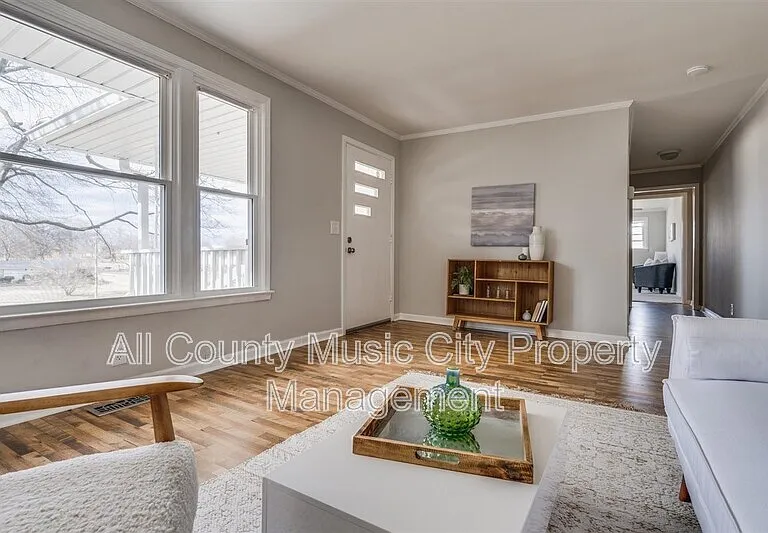 209 Rhine Dr — Photo 4