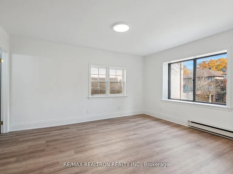 6 Woodvale Cres — Photo 12