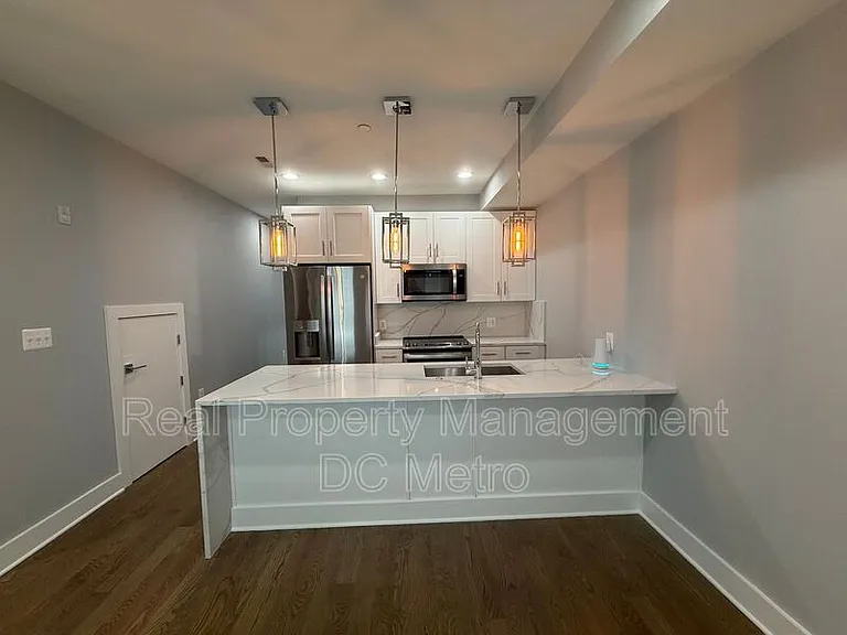 804 21st St NE — Photo 1