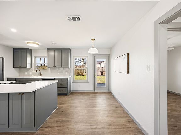 3rd image of 617 Reed St