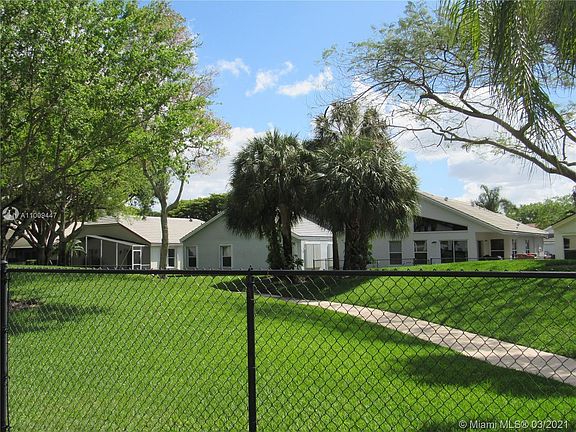 4th image of 9140 Lake Park Cir N