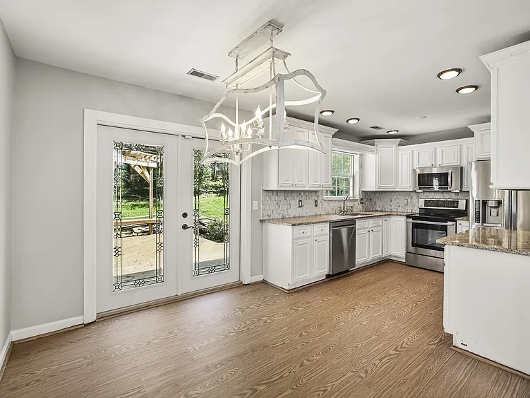 3127 Creekview Ln — Photo 12