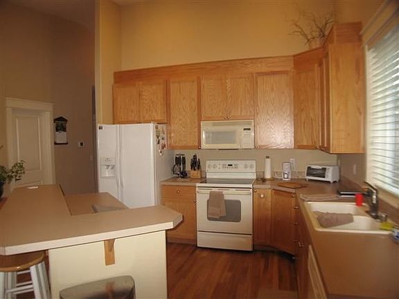 Nice sized kitchen