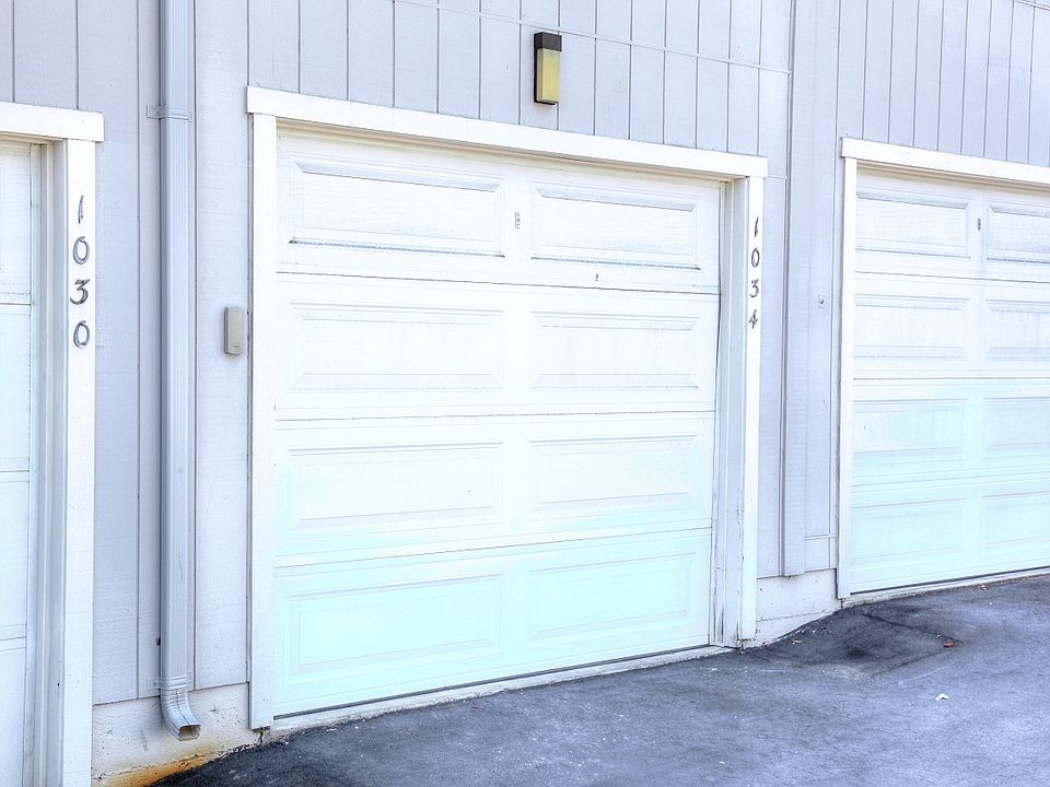 2nd image of 1034 Maywood Ln