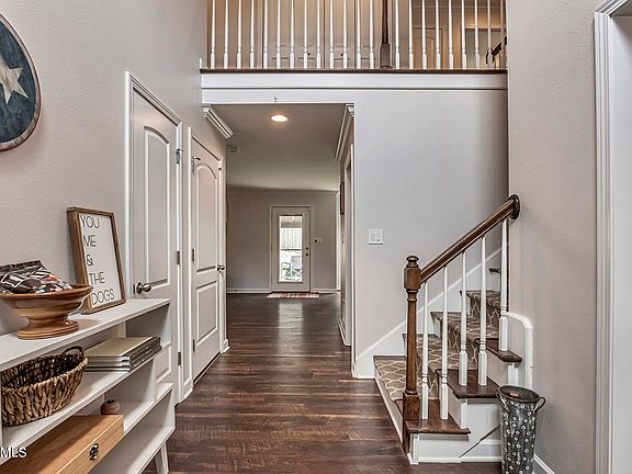 4th image of 704 Melford Ln