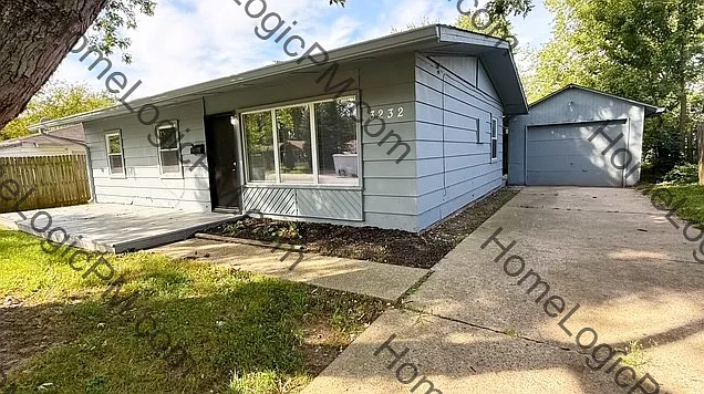 3 bed, 1.0 bath, 900 sqft, $1,325 — Photo 1