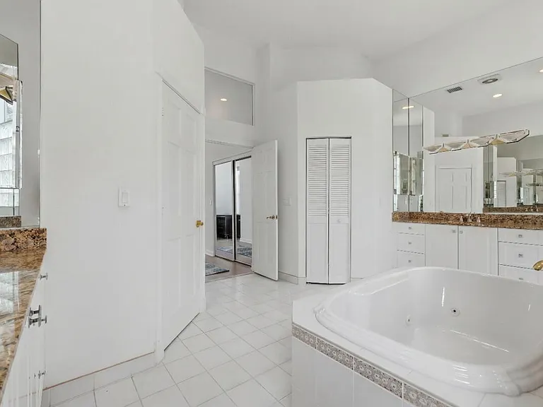 1716 NW 124th Way — Photo 50