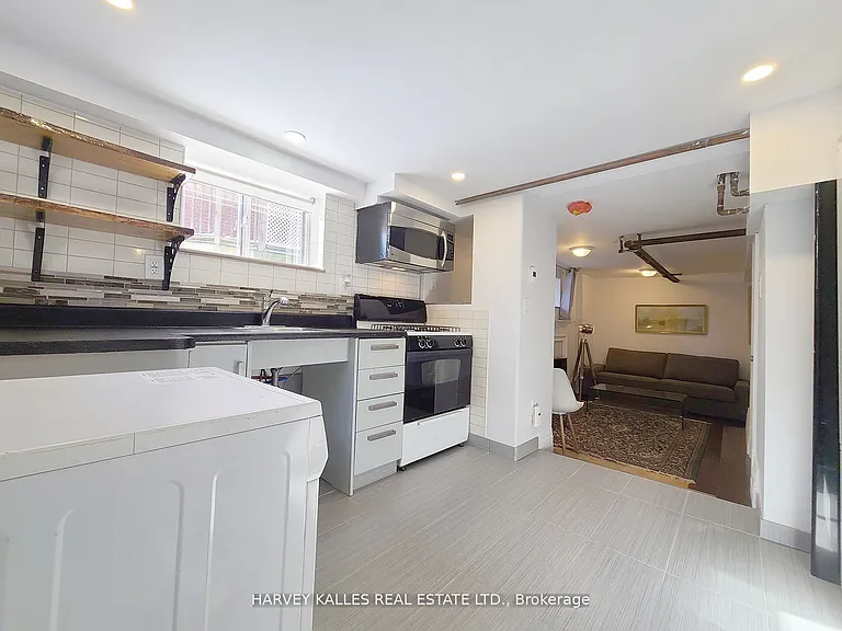 27 Hiawatha Rd #5 — Photo 6