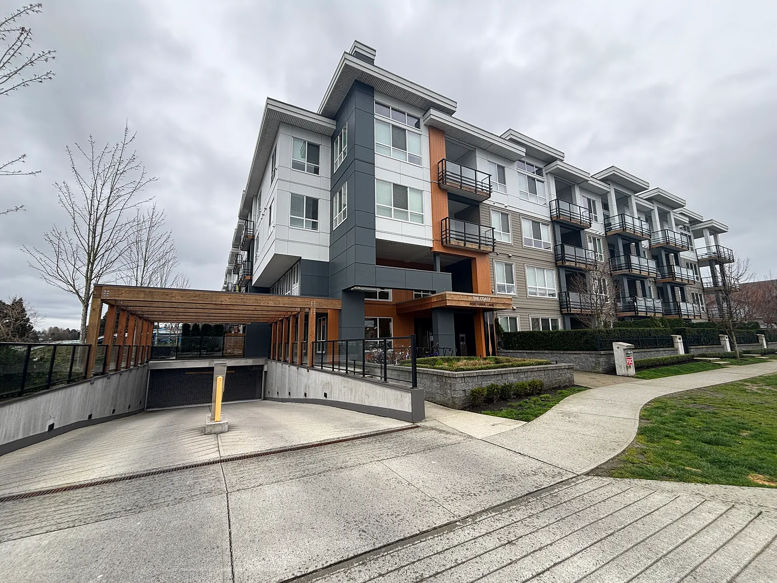 Coast At Tsawwassen Shores — Photo 1