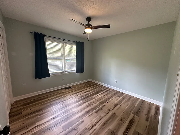 229 Nottingham Dr — Photo 5