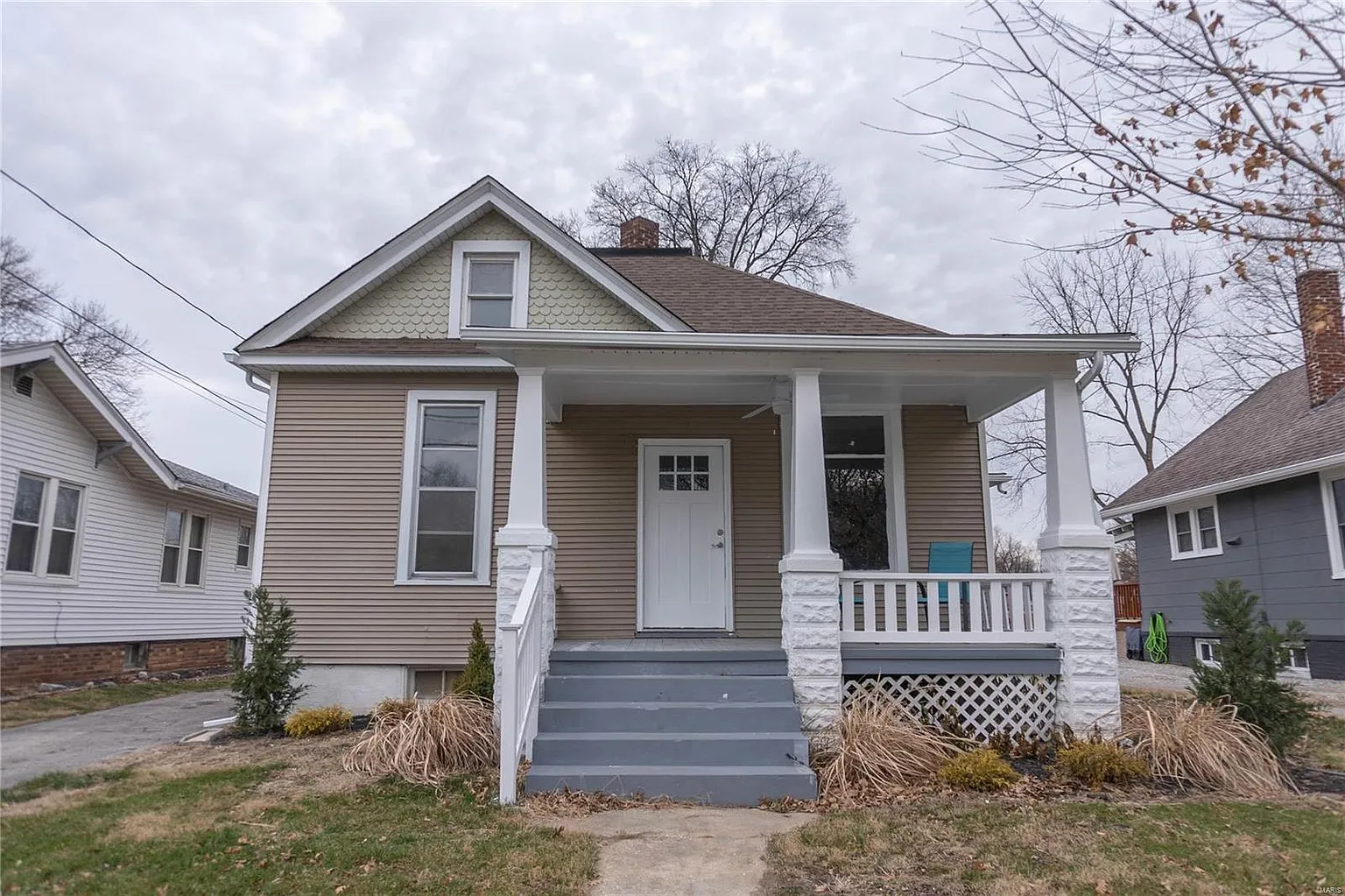 821 Prickett Ave photo 1