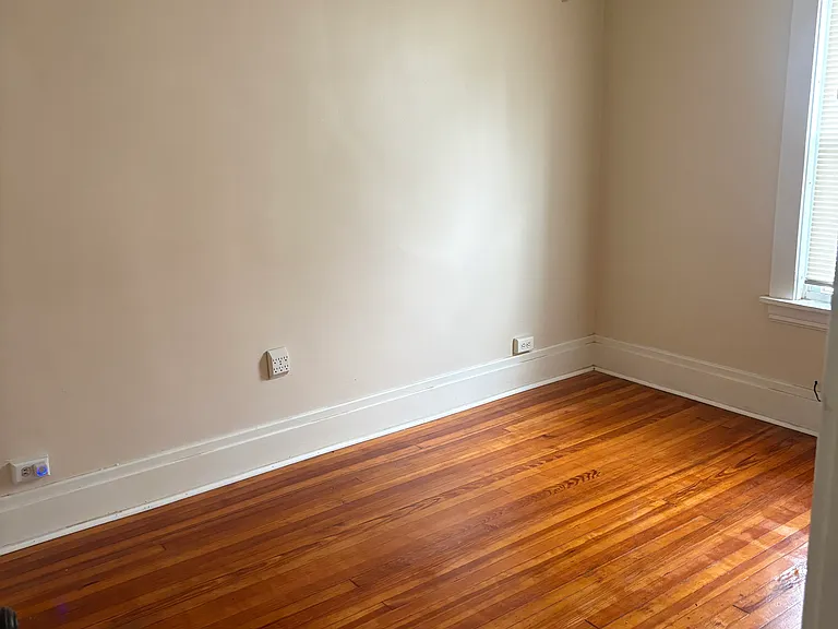 1823 Willow Ave — Photo 2