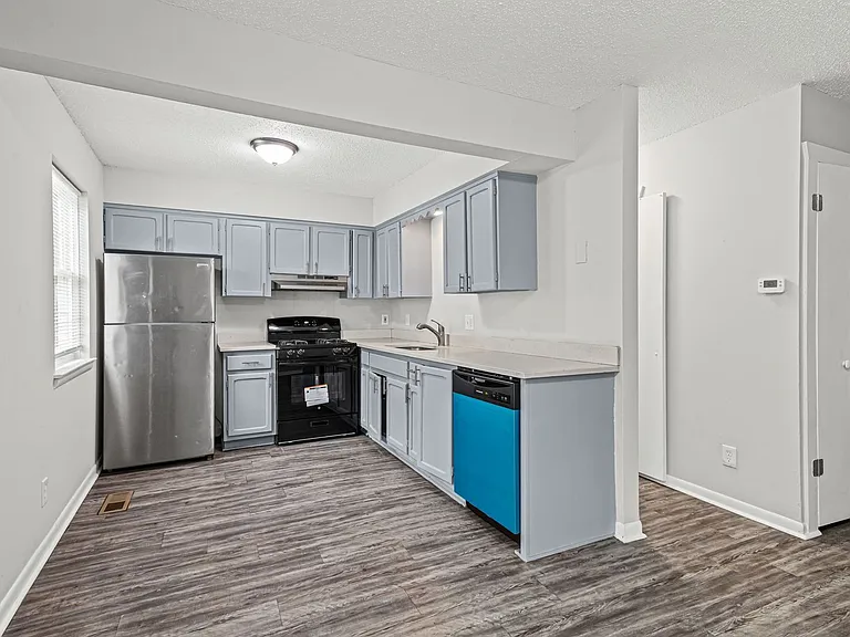 Redwood Village Townhomes — Photo 30