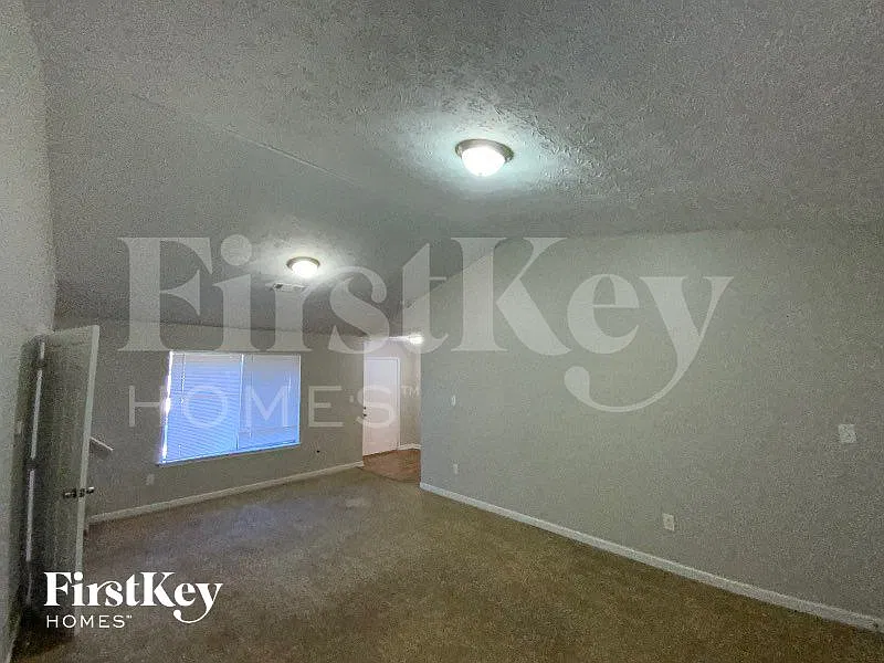 3 bed, 2.5 bath, 2084 sqft, $2,005 — Photo 4