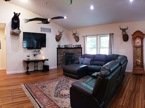 5th image of 11163 Maplewood Cir