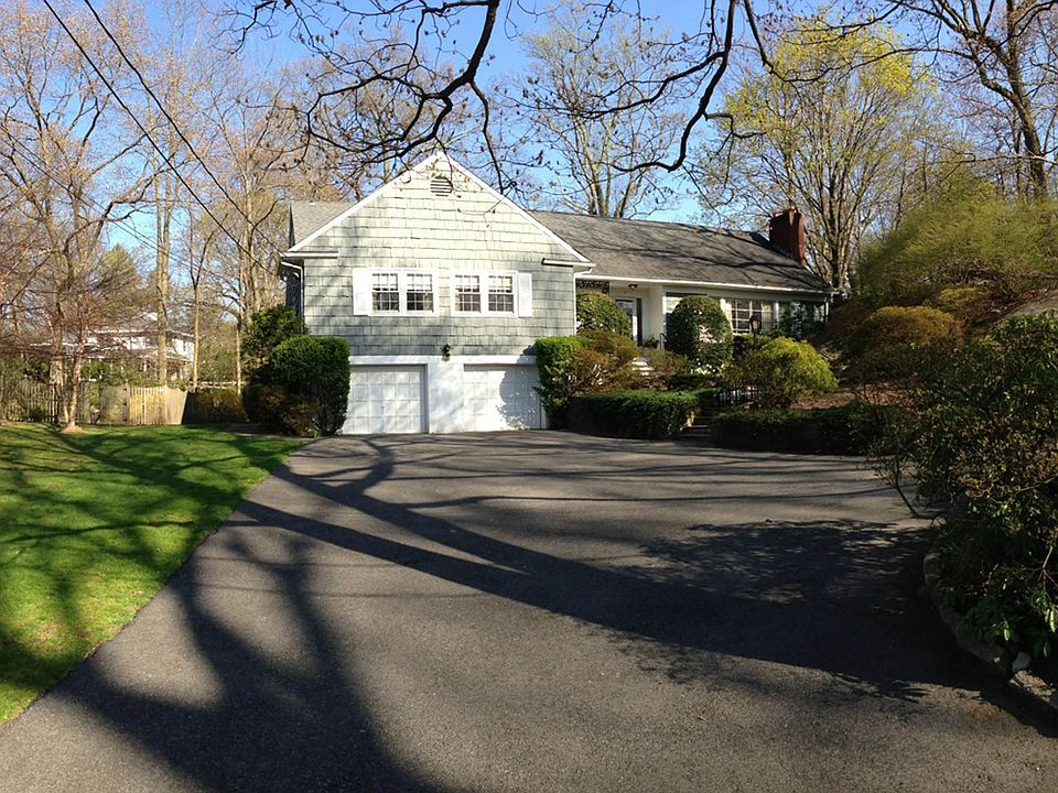 1st image of 9 Iroquois Trl