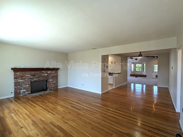 5115 Manchester Rd — Photo 4