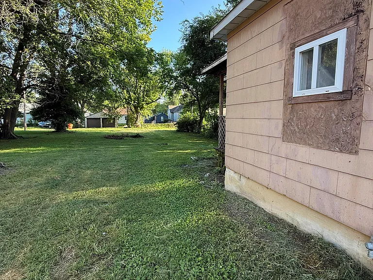 1286 E Vanderhoof St — Photo 7