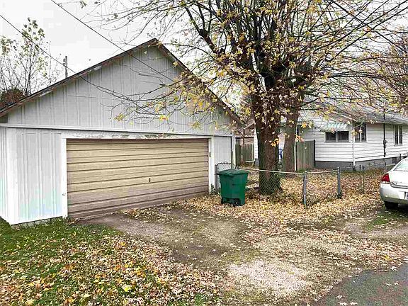 4th image of 1633 Irvin St