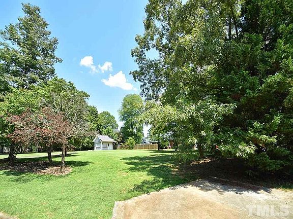 3rd image of 704 Forest Dr