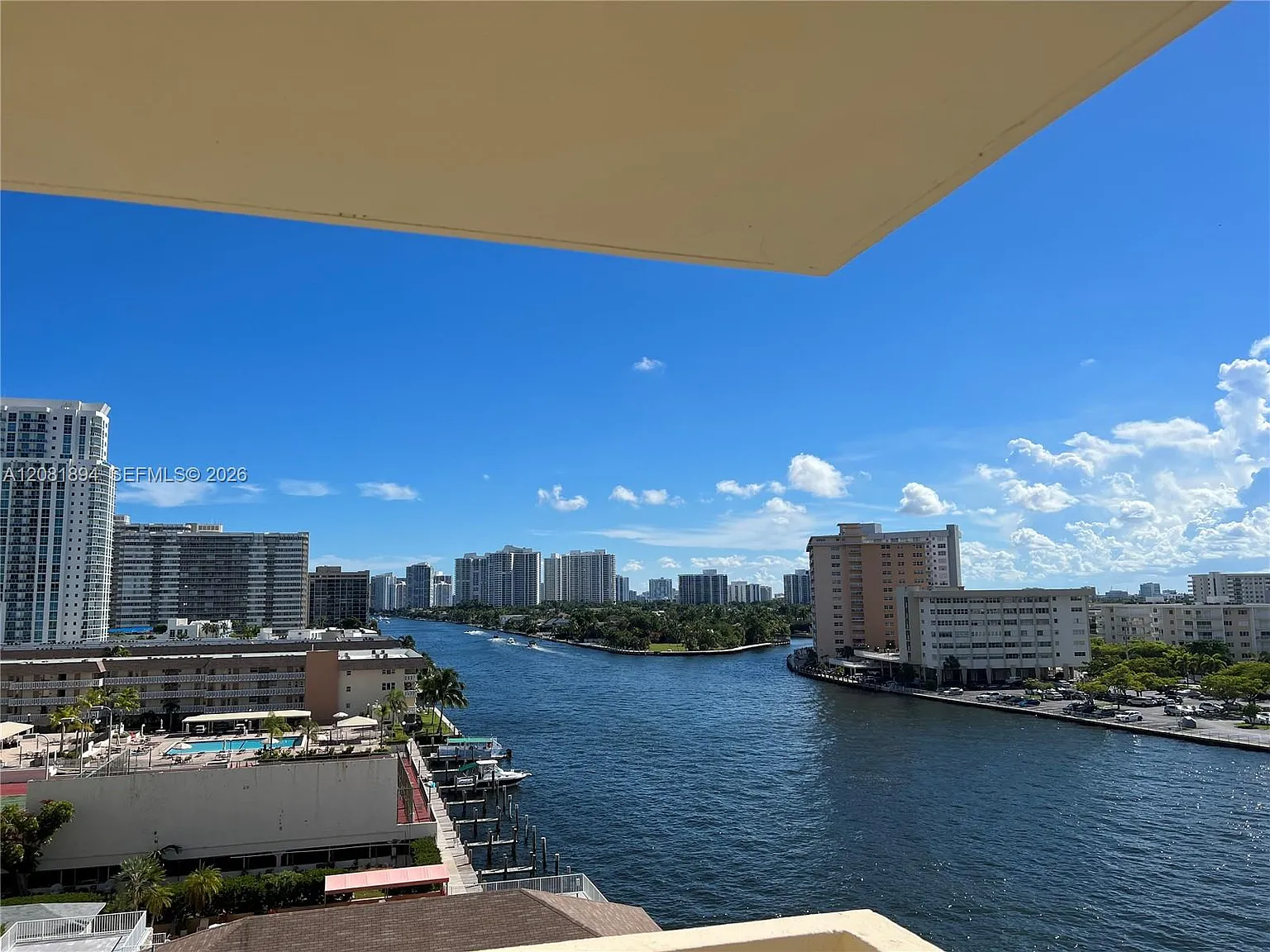 Plaza Towers North Condo — Photo 1