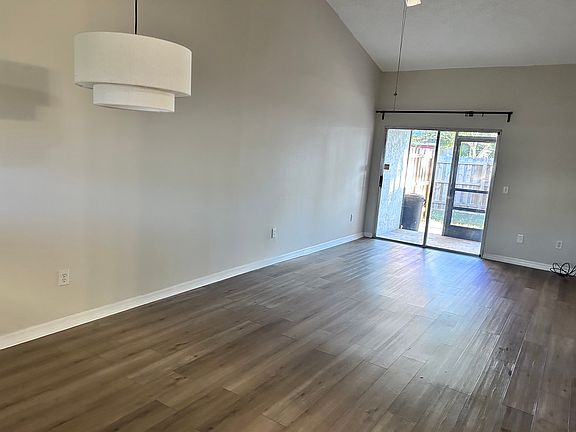 Living/dining combination with vaulted ceiling