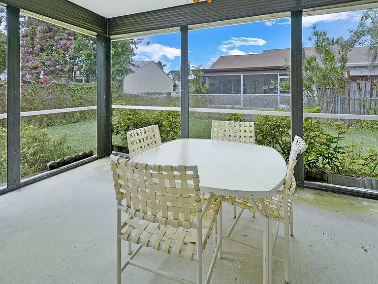113 Pinewood Ct — Photo 22