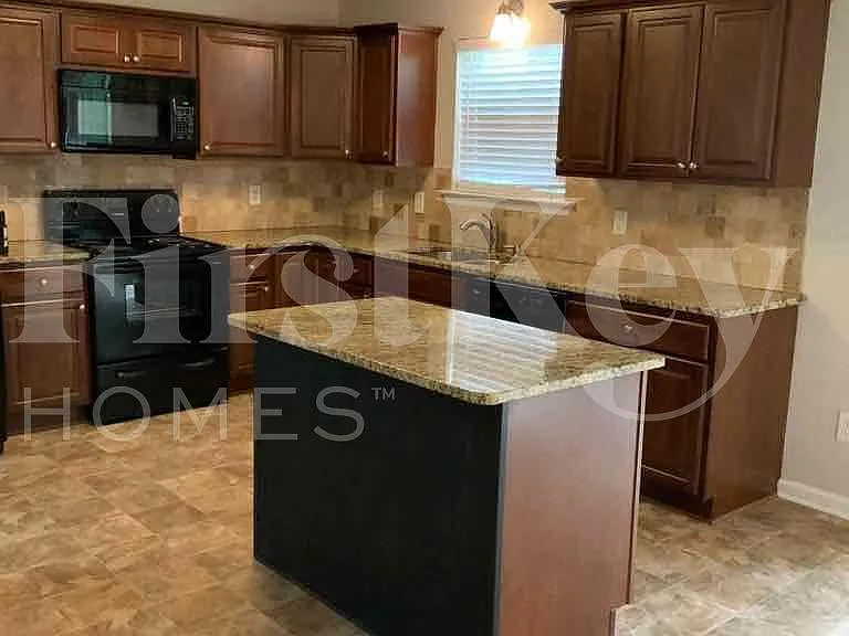 341 Hill Crest Cir — Photo 3