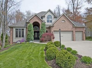 426 Settlers Village Cir, Cranberry Township, PA