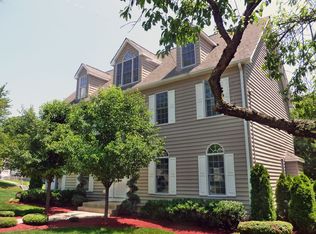 1949 Leonard Rd, Falls Church, VA 22043