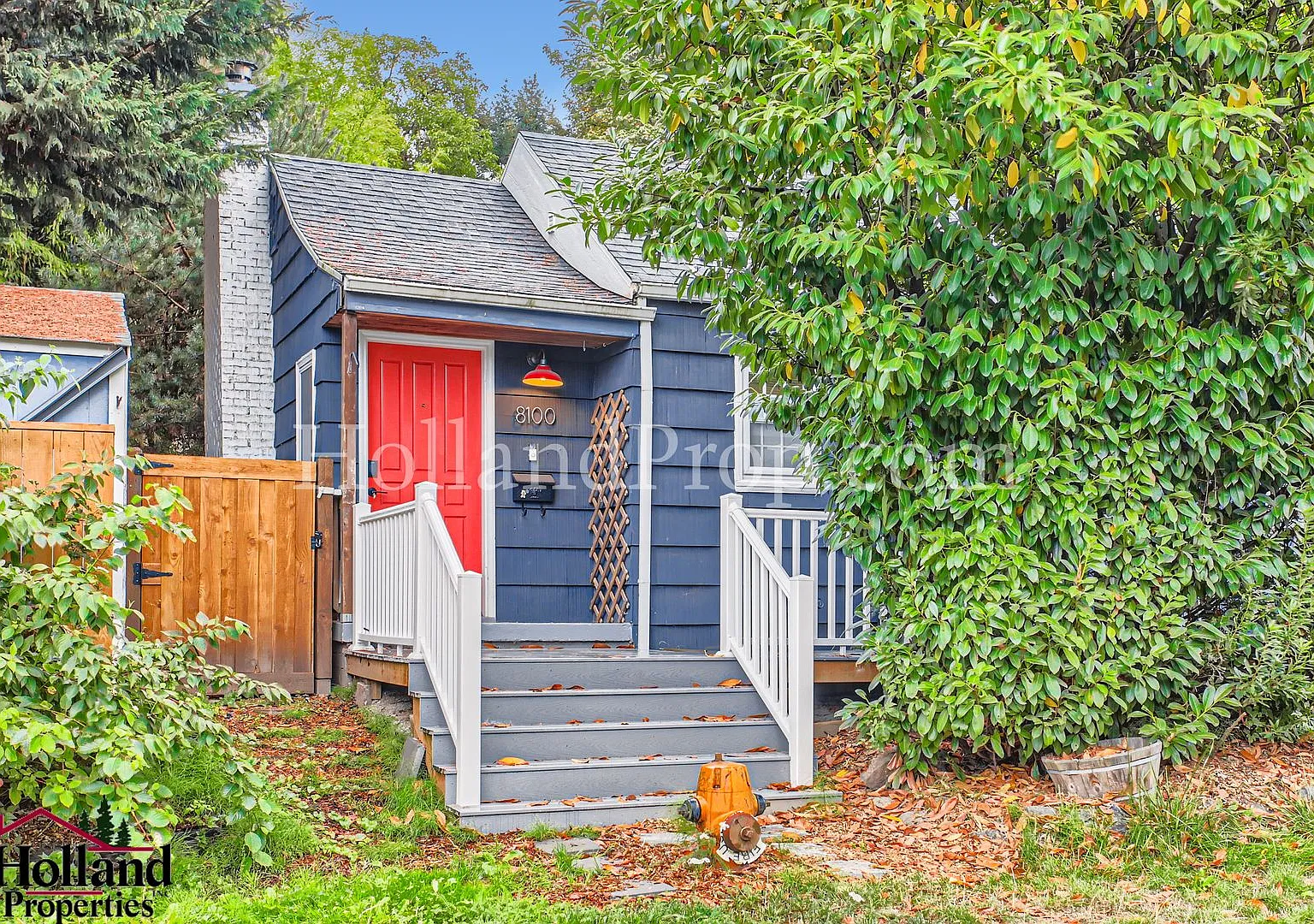 Charming 2 Bed 1 Bath In Great Location Special Discount Of $300 On Your First Full Mothn's Rent — Photo 2