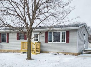 204 South St, Delhi, IA 52223