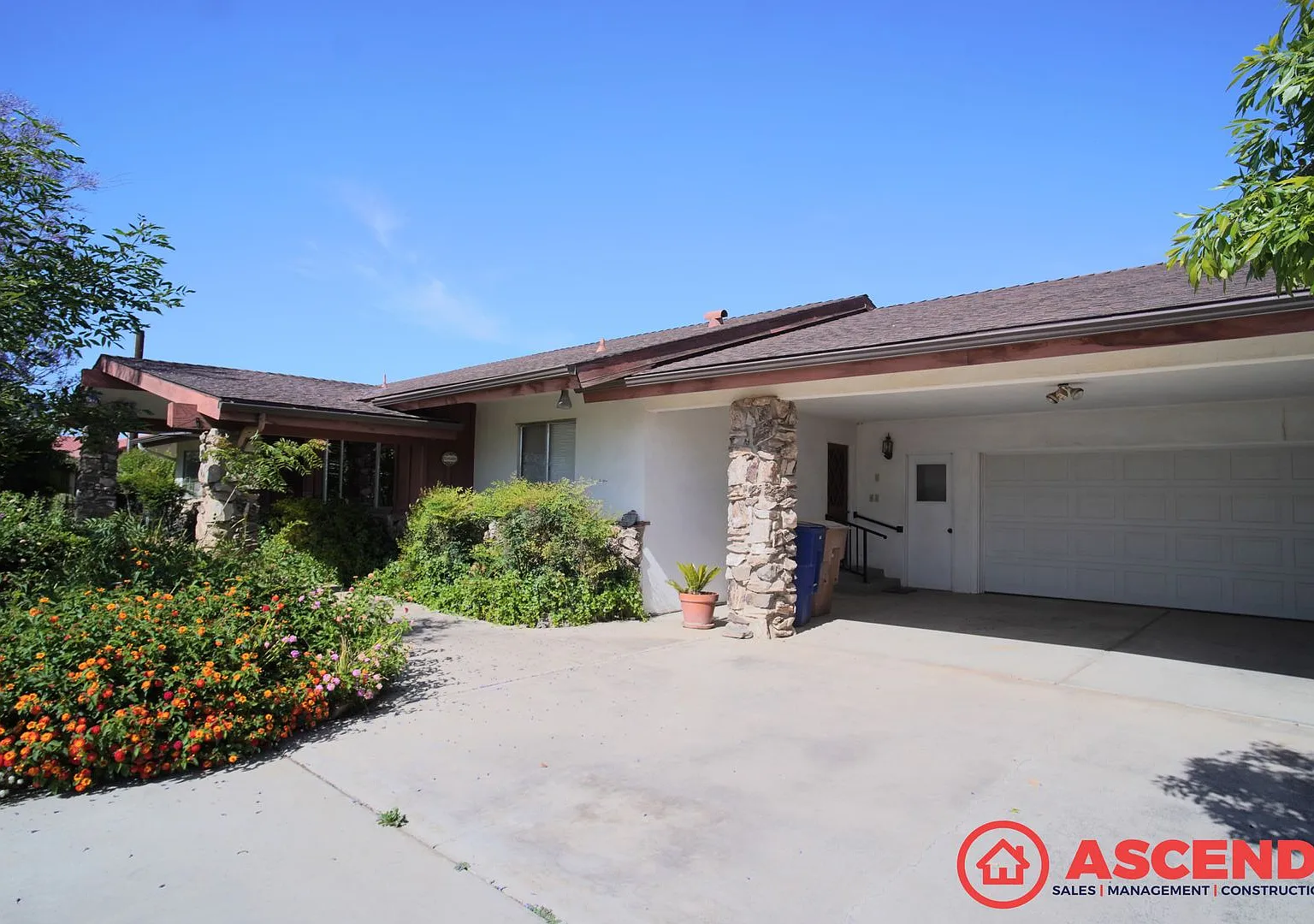 Stunning Home In Southwest Bakersfield! — Photo 2