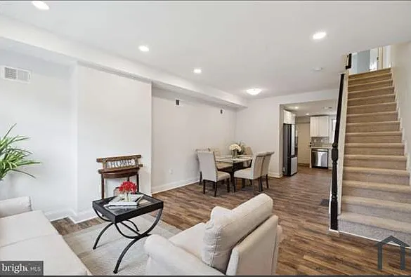 3 bed, 1400 sqft, $2,000 — Photo 4