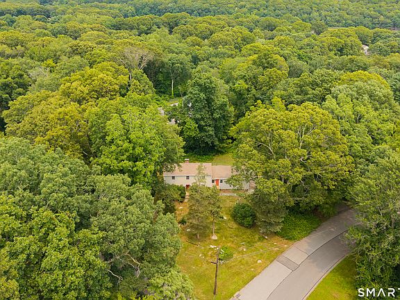 3rd image of 35 Oakridge Drive