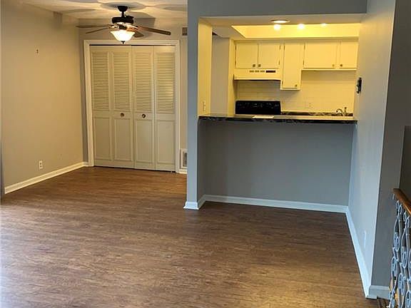 4th image of 1160 Canterbury Ct