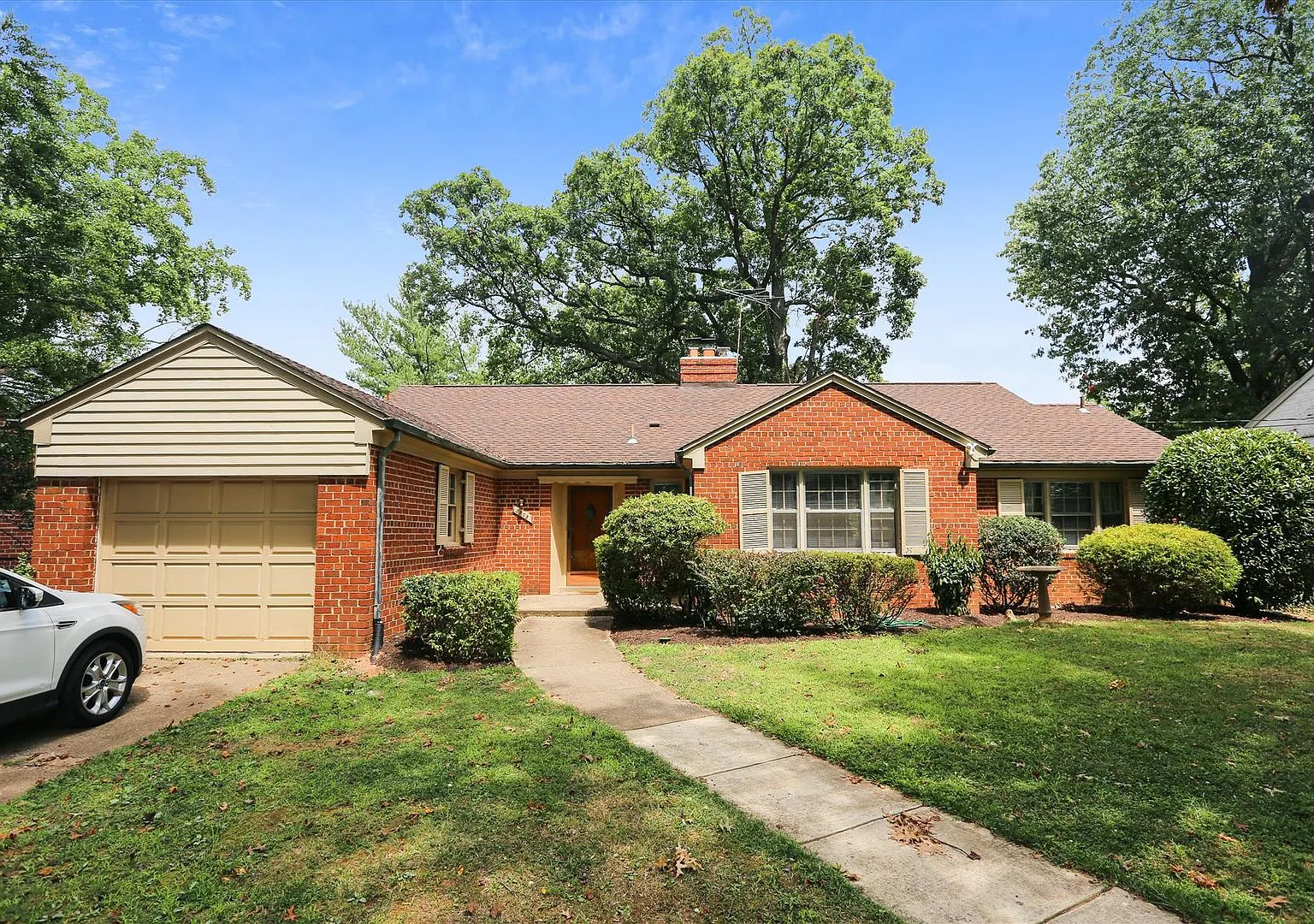 One Level Living -- 5bed / 3bath - Chevy Chase — Photo 1