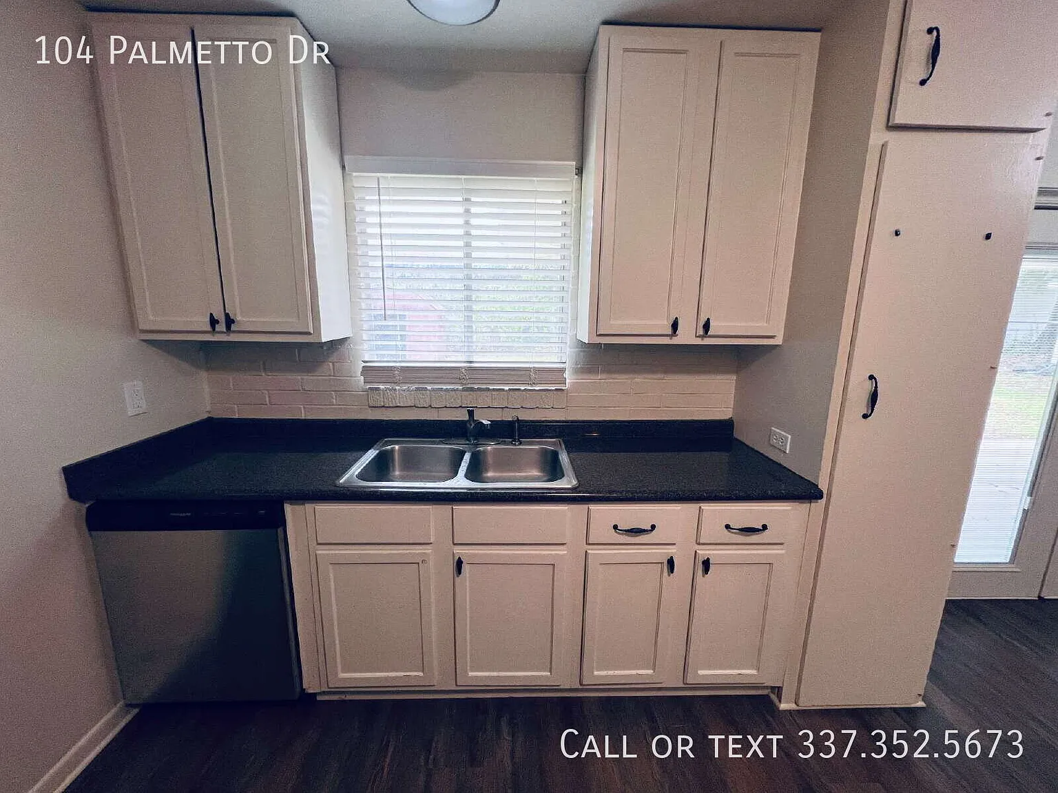 3 bedroom home, Huge Yard, Covered Patio, Pets Welcome — Photo 3