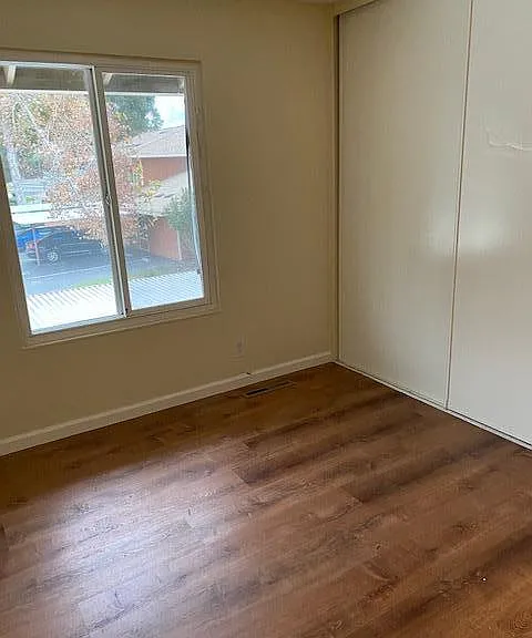 BR2 with large closet