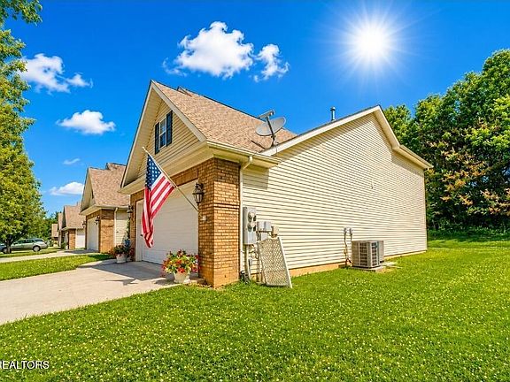 3rd image of 7230 Oakfield Ln