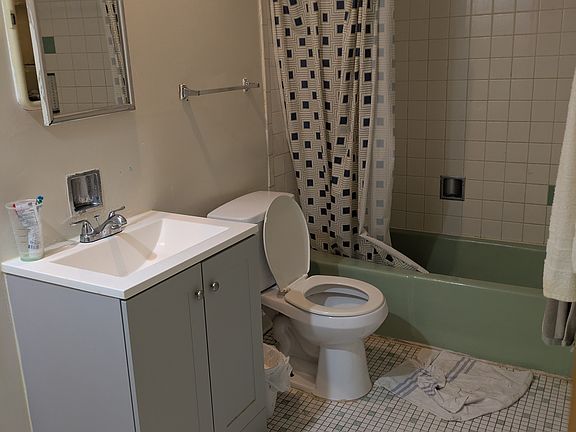 3rd image of 439-449 Stevens Dr #206