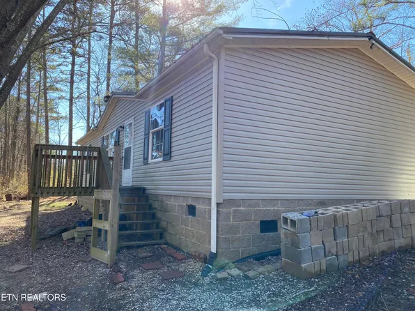 105 Jackson Ln, Harriman, TN 37748