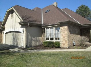 18 Pine Tree Ln, Burr Ridge, IL 60527