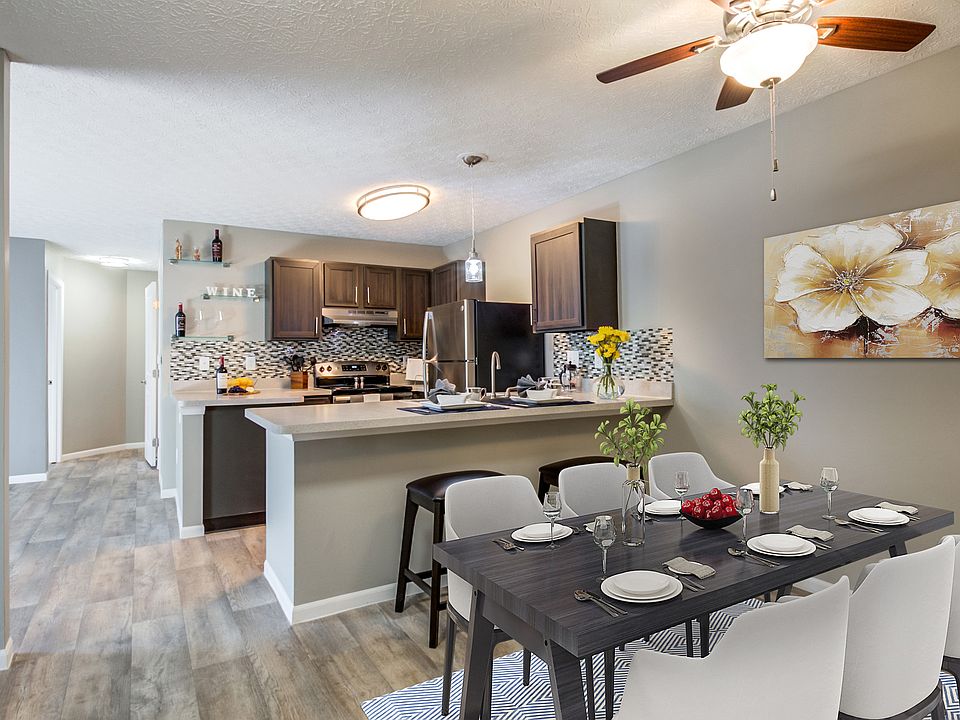 Dining & Kitchen Area